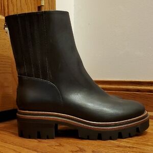 NWOT Kork-Ease Black Faux Leather Boots. 8.5M